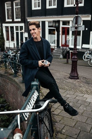 С чем носить черные замшевые высокие кеды мужчине