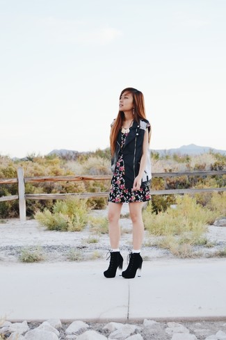 С чем носить черные замшевые ботильоны на шнуровке