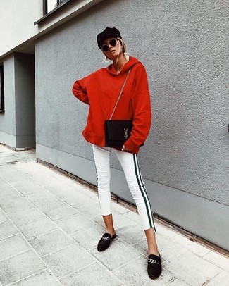 С чем носить черные замшевые лоферы женщине