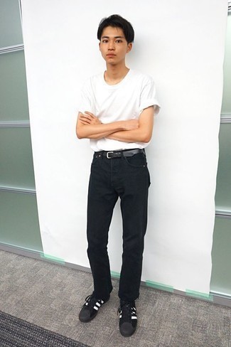 С чем носить черные замшевые низкие кеды мужчине