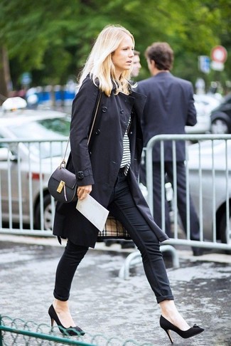 Как носить черные замшевые туфли с черным плащом