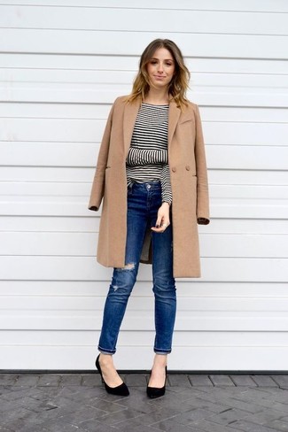 Как носить черные замшевые туфли с светло-коричневым пальто