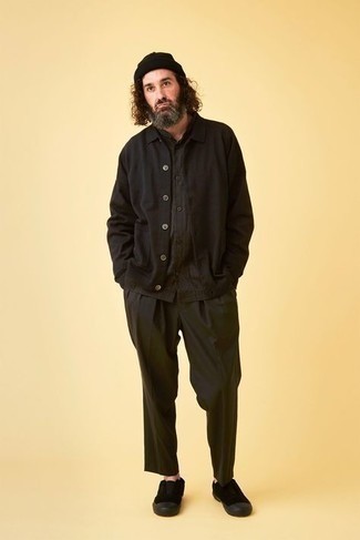 С чем носить черные замшевые слипоны мужчине