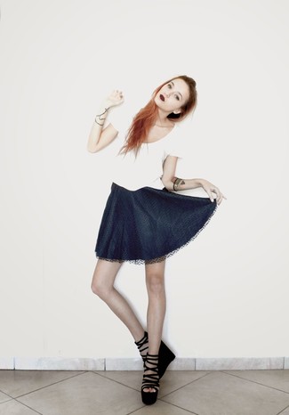 С чем носить черные замшевые босоножек на танкетке