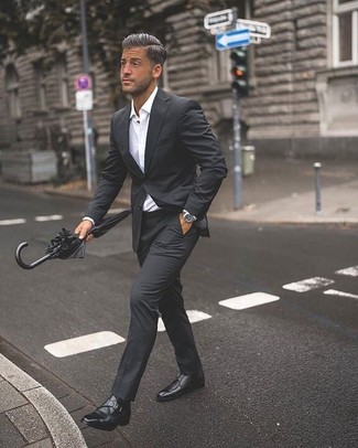 Как носить черный костюм с черными кожаными монками