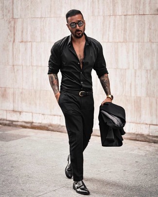 Как носить черный костюм с черными кожаными монками