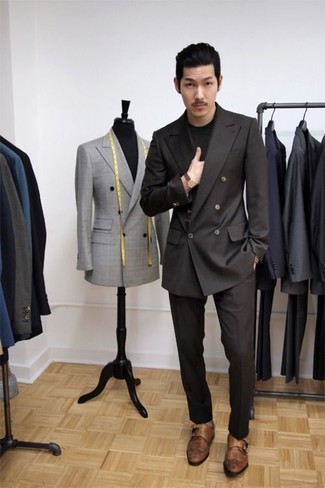 Как носить черный костюм с коричневыми кожаными монками