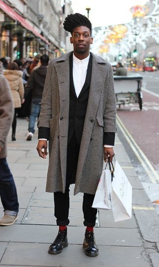 Какие повседневные ботинки носить с черным костюмом