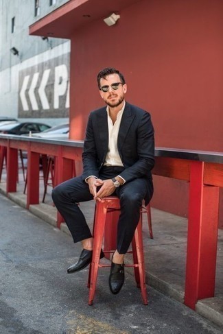 Какие монки с двумя ремешками носить с черным костюмом