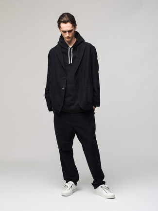 С чем носить черный костюм