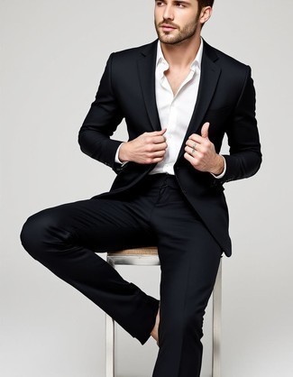 С чем носить черный костюм