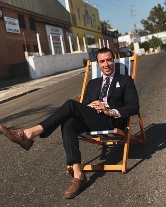 С чем носить черный костюм