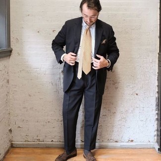 С чем носить черный костюм