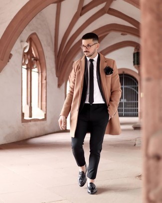 С чем носить черный костюм