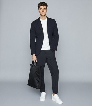 С чем носить черный костюм
