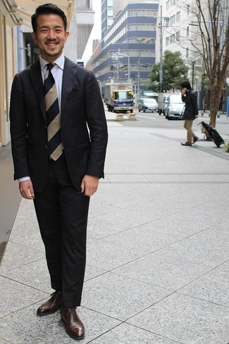 С чем носить черный костюм