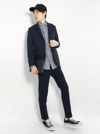 С чем носить черный костюм