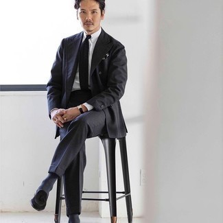 С чем носить черный костюм