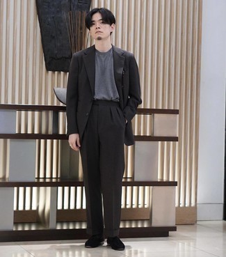 Какие лоферы носить с черным костюмом