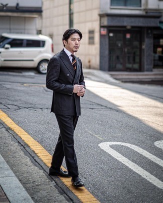 Какие лоферы носить с черным костюмом