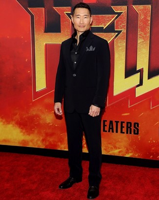 Какие рубашки с длинным рукавом носить с черным костюмом