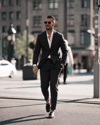 Какие рубашки с длинным рукавом носить с черным костюмом