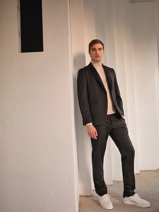 Какие низкие кеды носить с черным костюмом