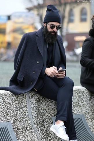 Какие длинные пальто носить с черным костюмом