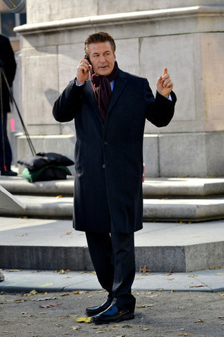 Какие длинные пальто носить с черным костюмом