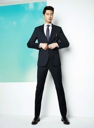 Какие оксфорды носить с черным костюмом