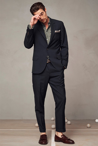 Какие лоферы с кисточками носить с черным костюмом