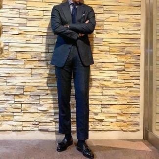 Какие лоферы с кисточками носить с черным костюмом