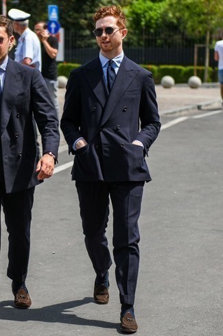 Какие лоферы с кисточками носить с черным костюмом