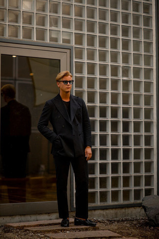 Какие лоферы с кисточками носить с черным костюмом