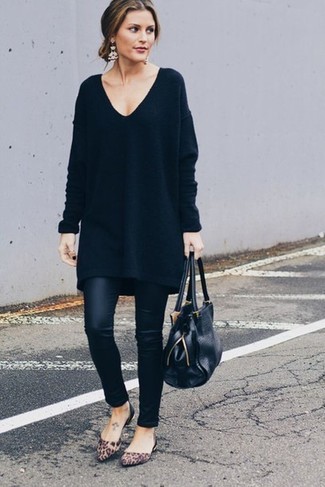 С чем носить черное платье-свитер