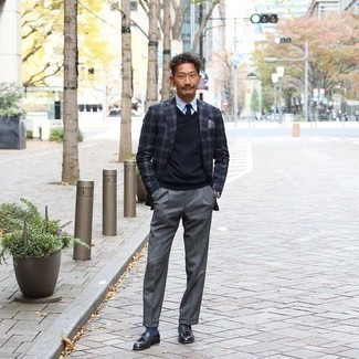 С чем носить черный трикотажный жилет мужчине