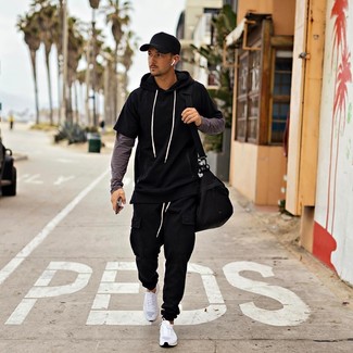 Какие кроссовки носить с черными спортивными штанами мужчине