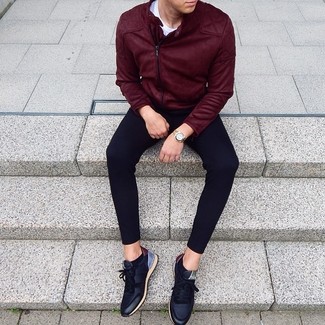 Как носить черные спортивные штаны с черными низкими кедами мужчине