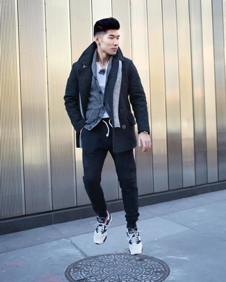 Какие кардиганы носить с черными спортивными штанами мужчине