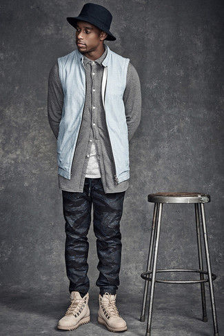 Какие повседневные ботинки носить с черными спортивными штанами мужчине