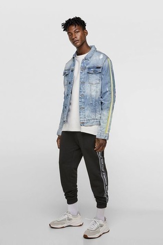 Как носить черные спортивные штаны с серыми кроссовками мужчине