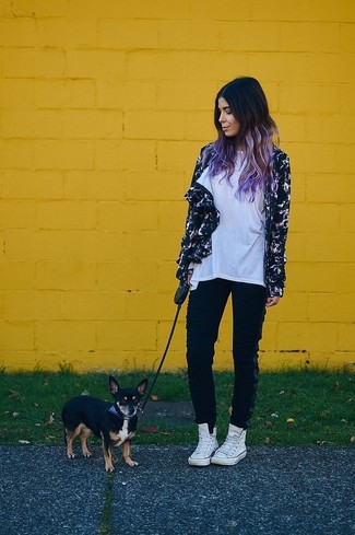 С чем носить черные спортивные штаны женщине