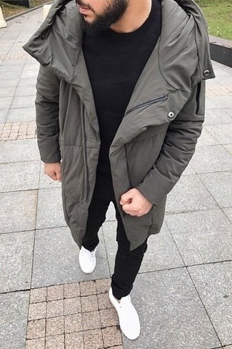 Какие низкие кеды носить с черными спортивными штанами мужчине