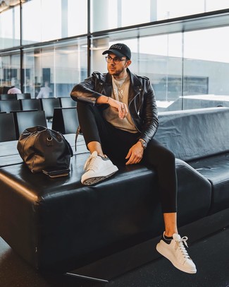 Какие низкие кеды носить с черными спортивными штанами мужчине