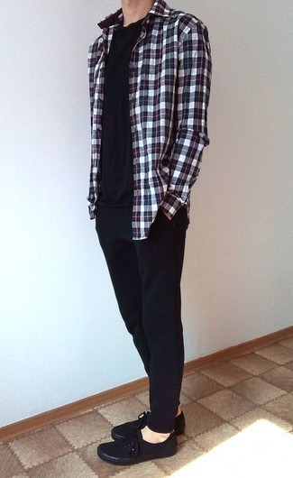 Какие низкие кеды носить с черными спортивными штанами мужчине