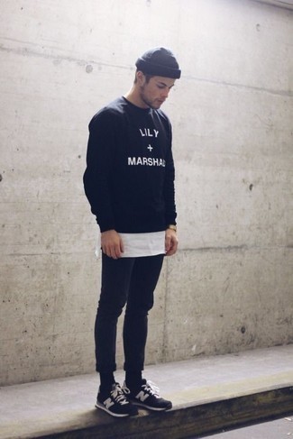 Какие кроссовки носить с черным свитшотем мужчине