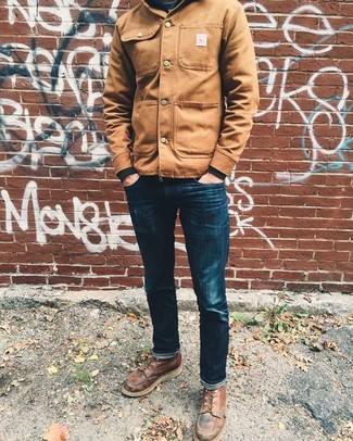 Как носить черный свитшот с синими джинсами мужчине