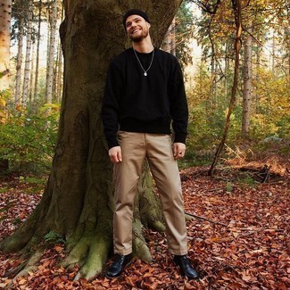 С чем носить черный свитшот мужчине