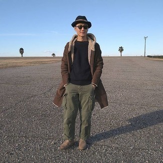 С чем носить черную футболку мужчине зима