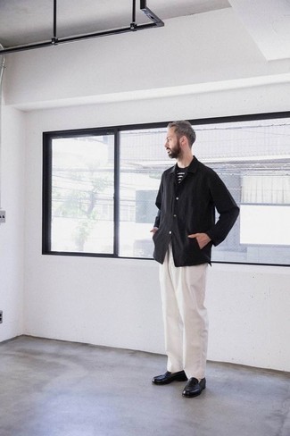 С чем носить черную футболку мужчине лето